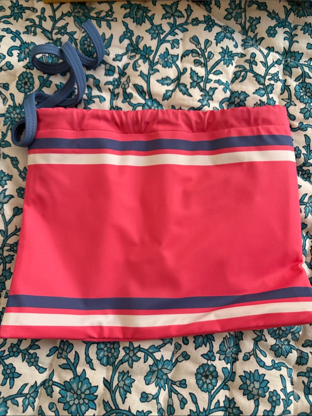 Fendi Pink Drawstring Pouch with Navy Accents - Picture 4 of 11